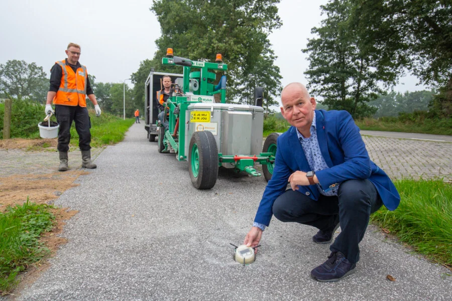 Solar Road Studs for Safer Bicycle Paths